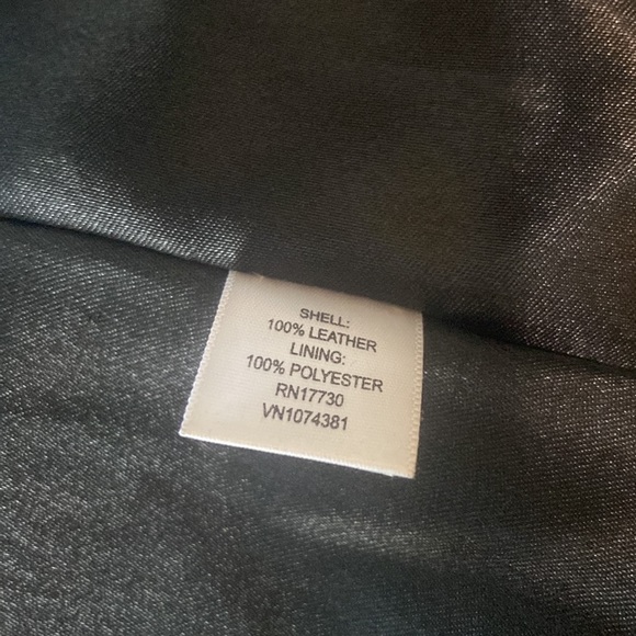 Mossimo Women’s leather jacket. Size Medium - Picture 4 of 4